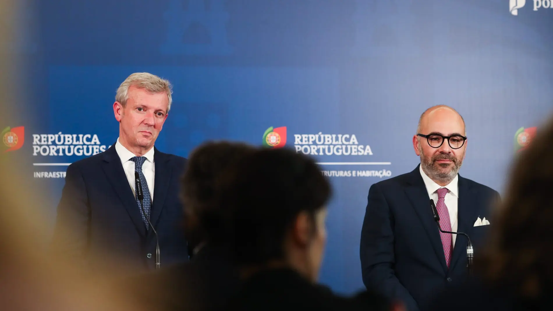 Rueda, hoy, con el ministro portugués de Infraestructuras, Miguel Pinto Luz.