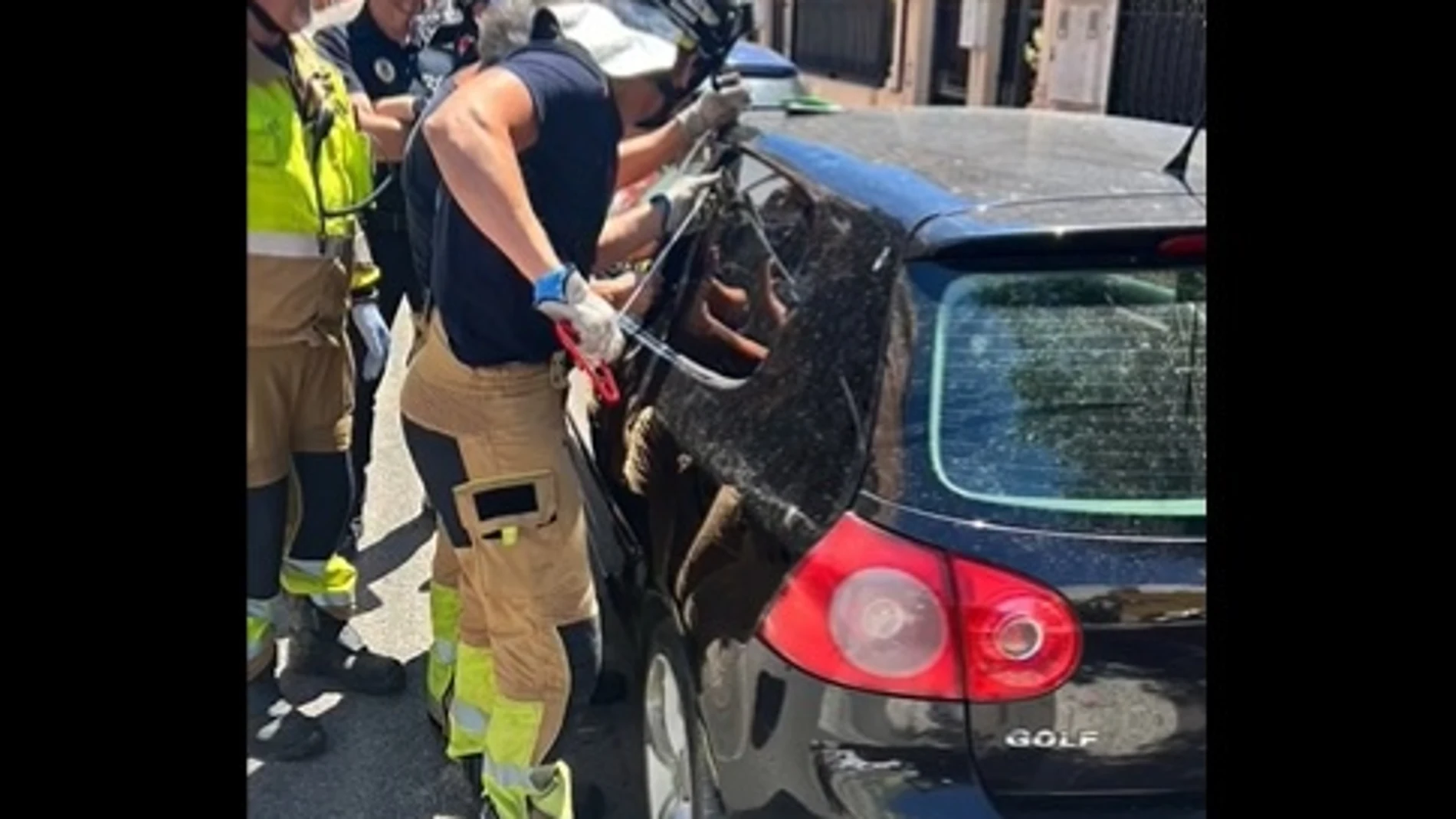 Imagen de la intervención de los Bomberos de Murcia durante el rescate POLICÍA LOCAL DE MURCIA 23/05/2024