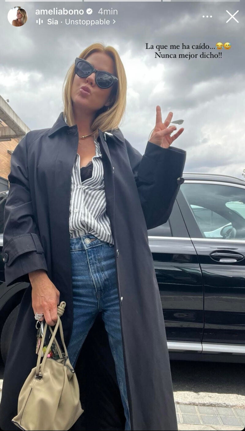 Amelia Bono con jeans. 