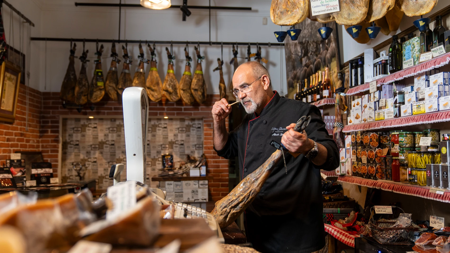 Local centenario Jamoneria Lopez Pascual
