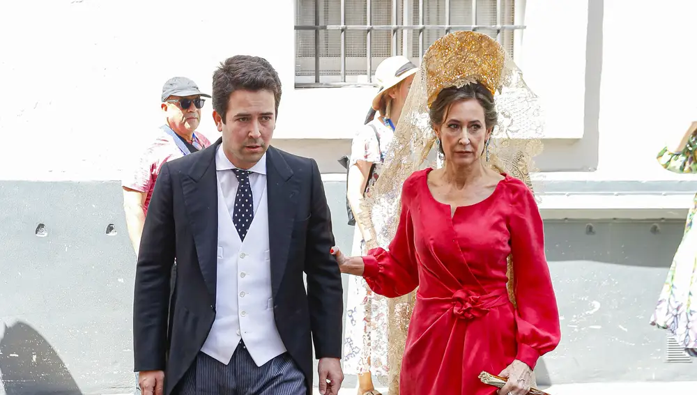 Felipe Benjumea Porres con su madre, Blanca Porres Guardiola