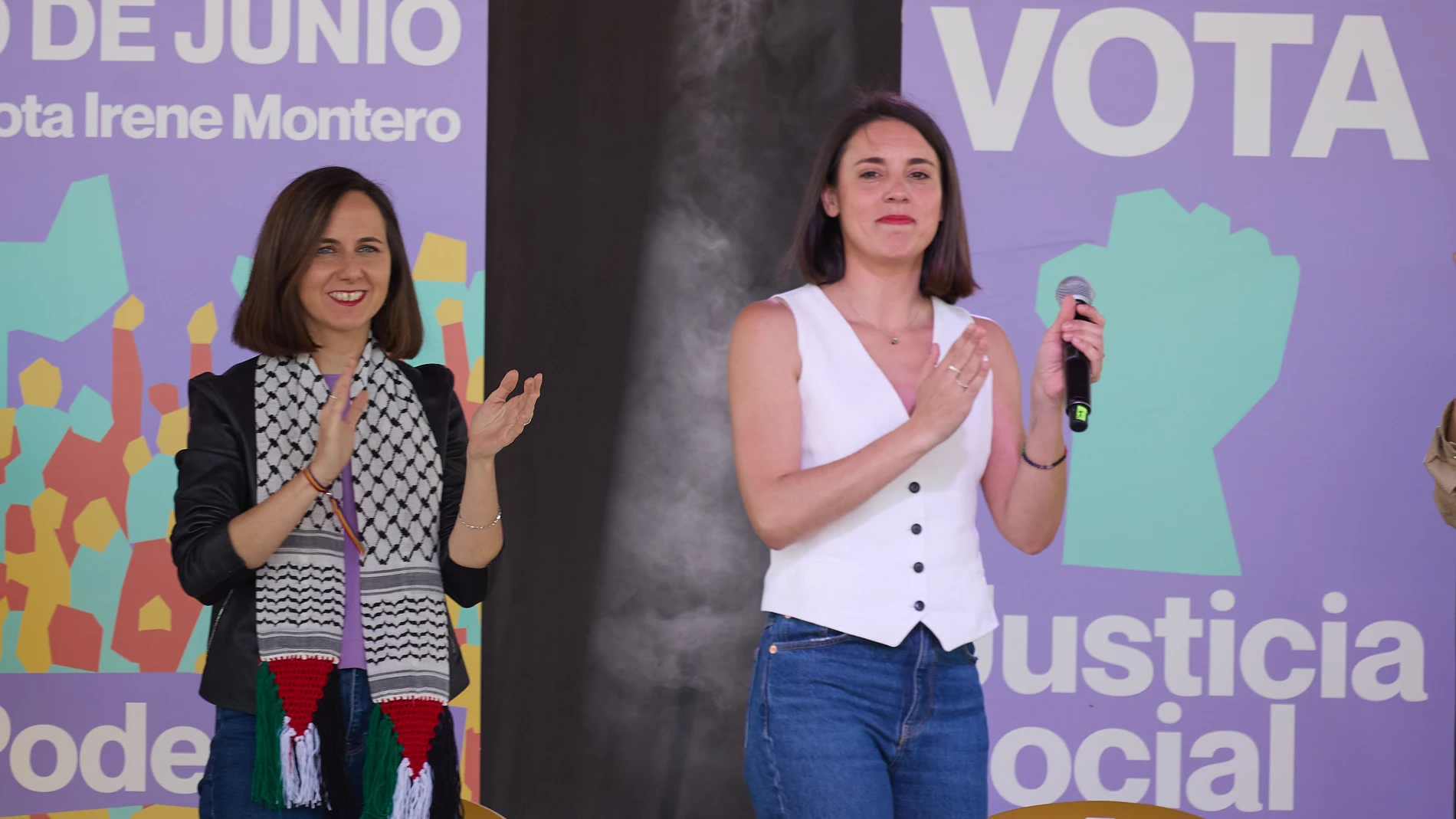 La secretaria general y diputada de Podemos, Ione Belarra (i), y la candidata de Podemos a las elecciones europeas, Irene Montero (d), durante la fiesta de la Primavera de Podemos, en el Auditorio Trece Rosas, a 25 de mayo de 2024, en Madrid (España). Podemos organiza hoy la 'Fiesta de la Primavera', una jornada que alberga, entre otros, el mitin central de la candidata de Podemos al 9-J, la exministra Irene Montero, y la actual secretaria general de Podemos, Ione Belarra. Durante el acto, ha...