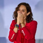 Noche electoral en la sede del PP en la calle Genova. Alberto Nuñez Feijóo, Isabel Diaz Ayuso y Martinez Almeida salen al balcón de la sede del Partido Popular. Hoy se celebran las elecciones locales y autonómicas del 28