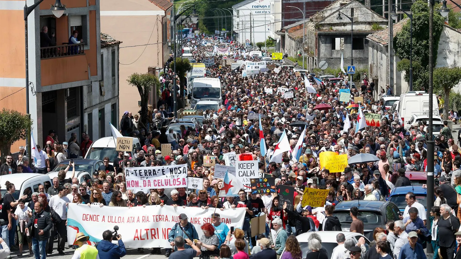 AMP.- Miles de personas claman en Palas (Lugo) contra la fábrica de Altri: "Es un atentado a nuestra manera de vivir"