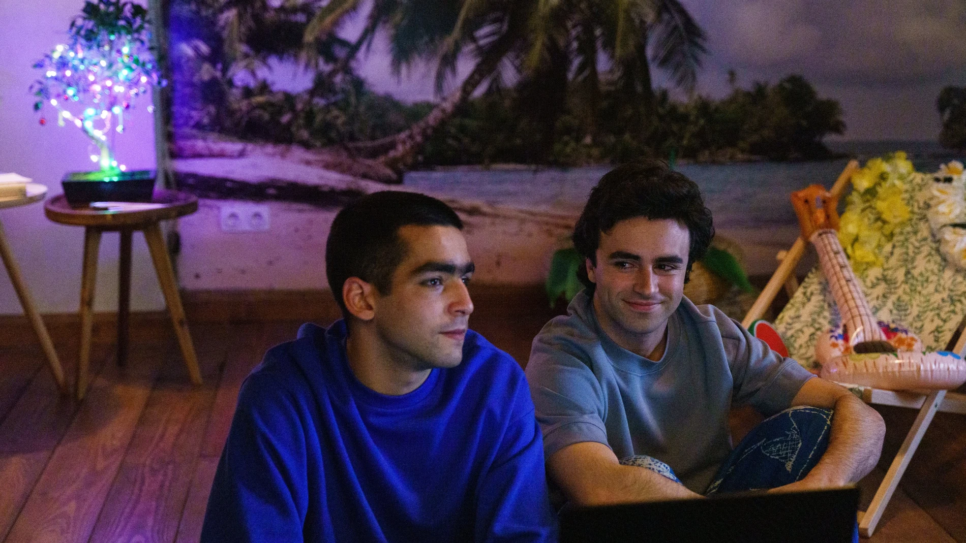 Omar Ayuso e Itzan Escamilla en la serie 'Élite'