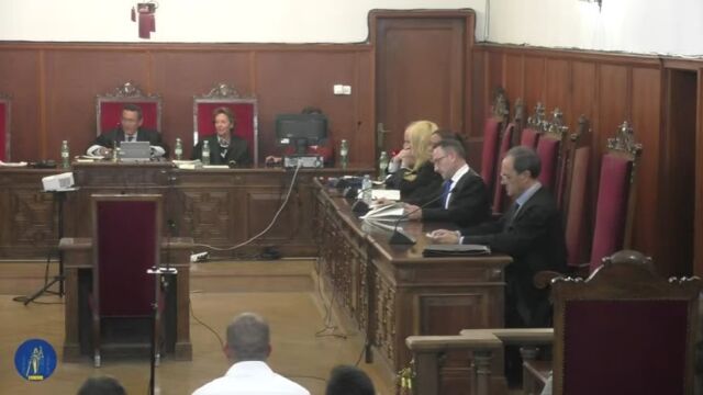 El acusado Eugenio Delgado, de espaldas durante la lectura del veredicto del jurado popular