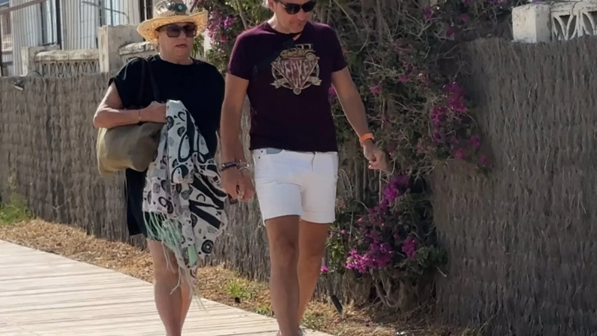 Mayte Zaldívar y Fernando, cómplice paseo en pareja tras salir a la luz su segunda boda con Julián Muñoz