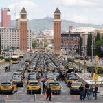 Concentración de taxis en la avenida María Cristina de Barcelona