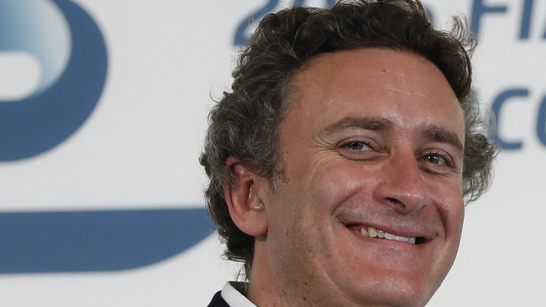 MEX19. CIUDAD DE MÉXICO (MÉXICO), 19/11/2015.- El empresario español Alejandro Agag, presidente de la Fórmula E, que inscribió a la capital mexicana en su calendario 2015-2016, participa hoy, jueves 19 de noviembre de 2015, durante una rueda de prensa en Ciudad de México. Previo a la conferencia, y en entrevista con Efe, Agag dijo que este circuito es el futuro y el sueño de un mundo con coches eléctricos. EFE/José Méndez