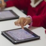 La Comunidad impulsa la plataforma Madrid Aula Digital: más 150 cursos de ciberseguridad, redes sociales o IA