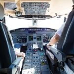 Pilotos en cabina 