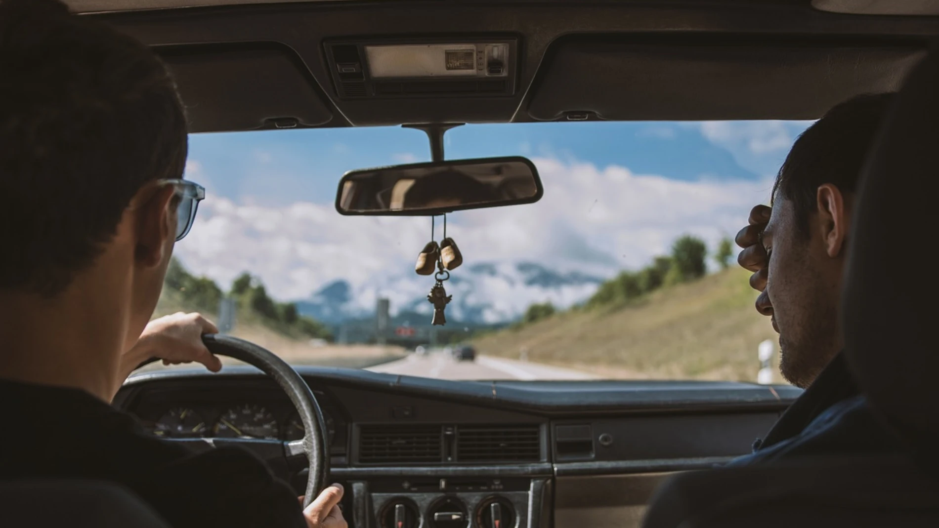 Así son las gafas virales de TikTok para no marearse en los trayectos en coche