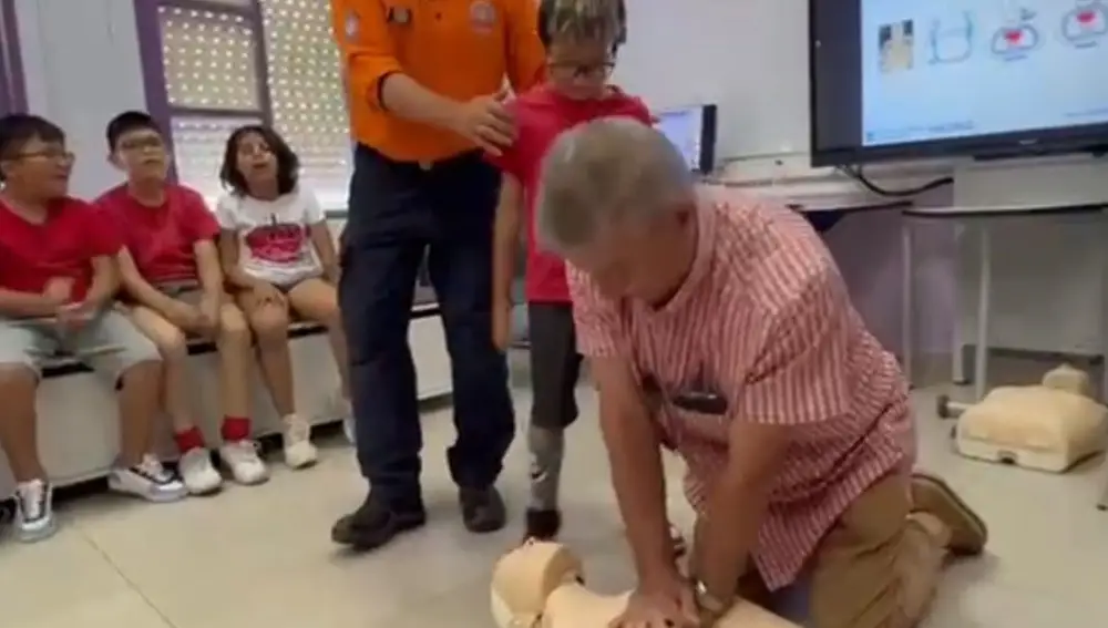 Los formadores del Samur dieron instrucciones sobre cómo realizar las maniobras