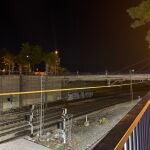 Sucesos.-AMP.- Herido grave joven de 17 años al caer accidentalmente a las vías del tren desde un puente en Fuenlabrada