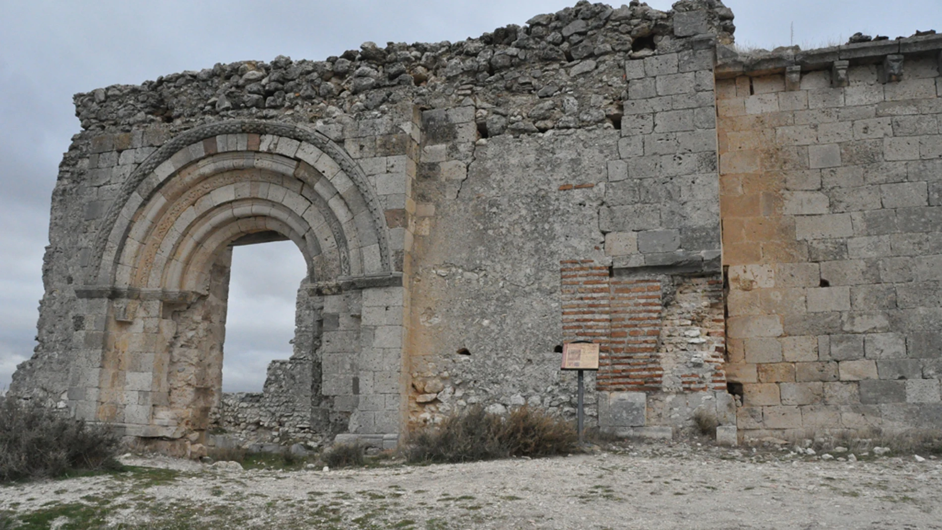 Ermita románica de San Miguel de Sacramenia (Segovia)