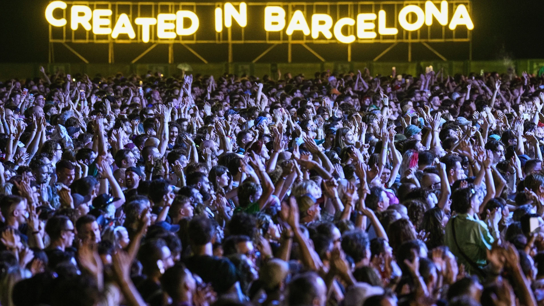 Ambiente durante la primera jornada de pago del Primavera Sound, hoy jueves en Barcelona.