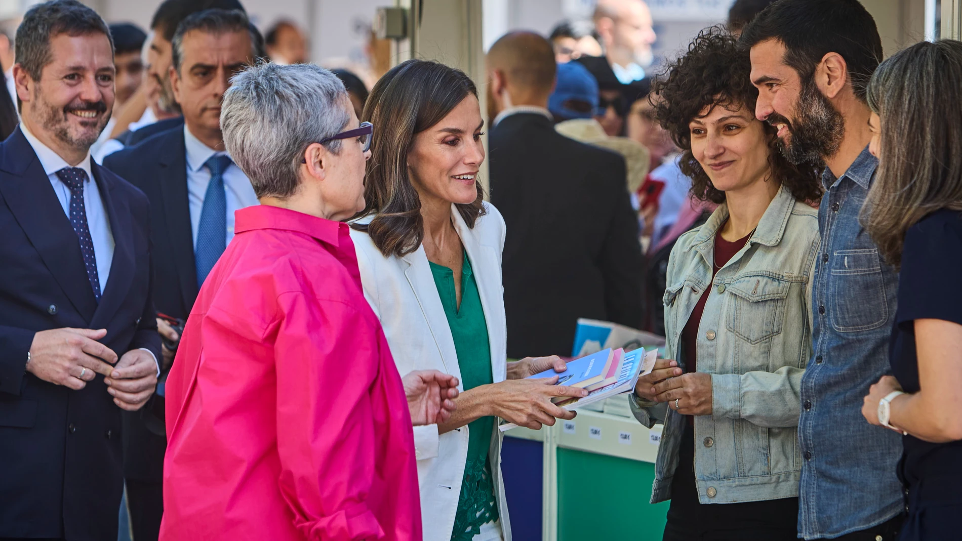 La reina Letizia inaugura la 83 edición de la Feria del Libro, que permanecerá abierta hasta el 16 de junio en el Parque del Retiro de Madrid. © Alberto R. Roldán / Diario La Razón. 31 05 2024