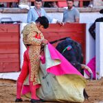 Morante, en espectacular verónica, en Cáceres