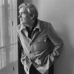 Milan Kundera (born in 1929), Czech writer (deprived of his nationality in 1979) living in France, on April 11, 1979.