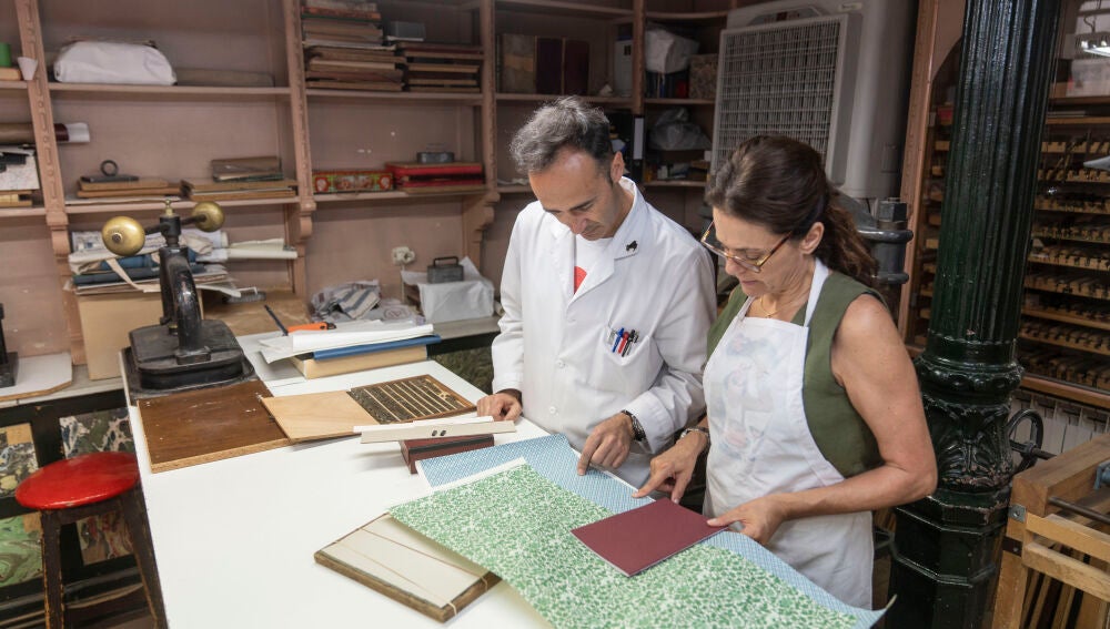 Amillo: cómo mantener vivo el arte de la encuadernación artesanal
