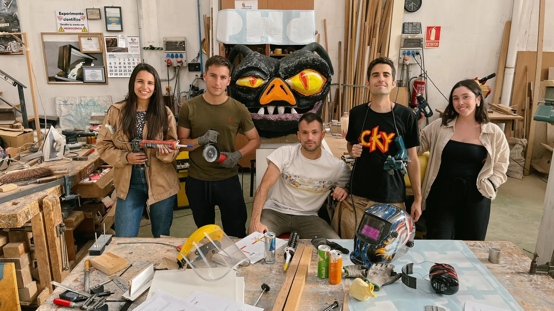 El equipo que ha recorrido media España para intentar volar