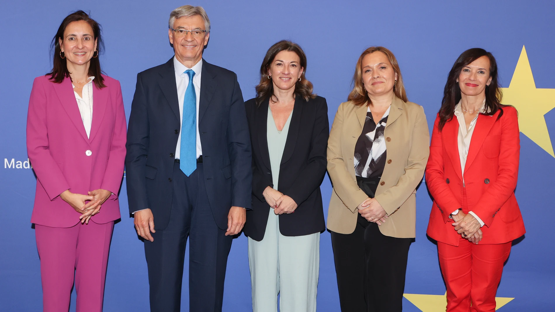 De izq. a drcha, María Andrés, directora de la Oficina del Parlamento Europeo en España; Fernando Ruiz, presidente de Fundación SERES; Ana Sainz, directora general de Fundación SERES; Asunción Soriano, CEO Global de Atrevia y Beatriz Corredor, presidenta de Redeia.
