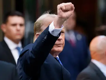 Former US President Donald Trump gestures to the media and the crowd outside of Trump Tower after a jury found him guilty on all 34 counts in his criminal trial in New York State Supreme Court in New York, New York, USA, 30 May 2024. Former US President Donald Trump gestures to the media and the crowd outside of Trump Tower after a jury found him guilty on all 34 counts in his criminal trial in New York State Supreme Court in New York, New York, USA, 30 May 2024.
