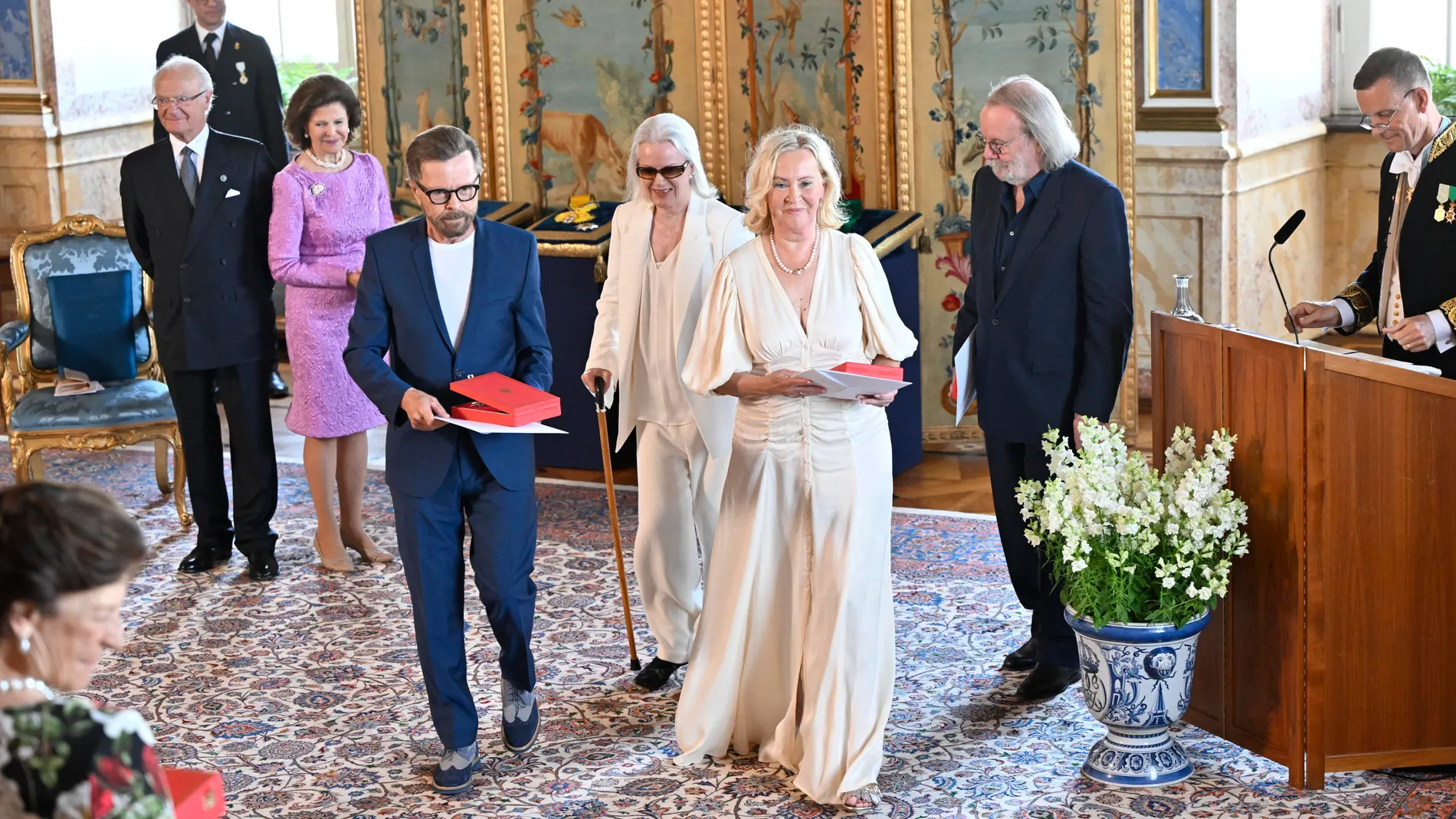 Stockholm (Sweden), 31/05/2024.- The music group ABBA with Björn Ulvaeus, Anni-Frid Lyngstad, Agnetha Fältskog and Benny Andersson receive the Royal Vasa Order for outstanding contributions to Swedish and international music life during a ceremony at Stockholm's Royal Palace in Stockholm, Sweden, 31 May 2024. (Suecia, Estocolmo) EFE/EPA/Henrik Montgomery SWEDEN OUT
