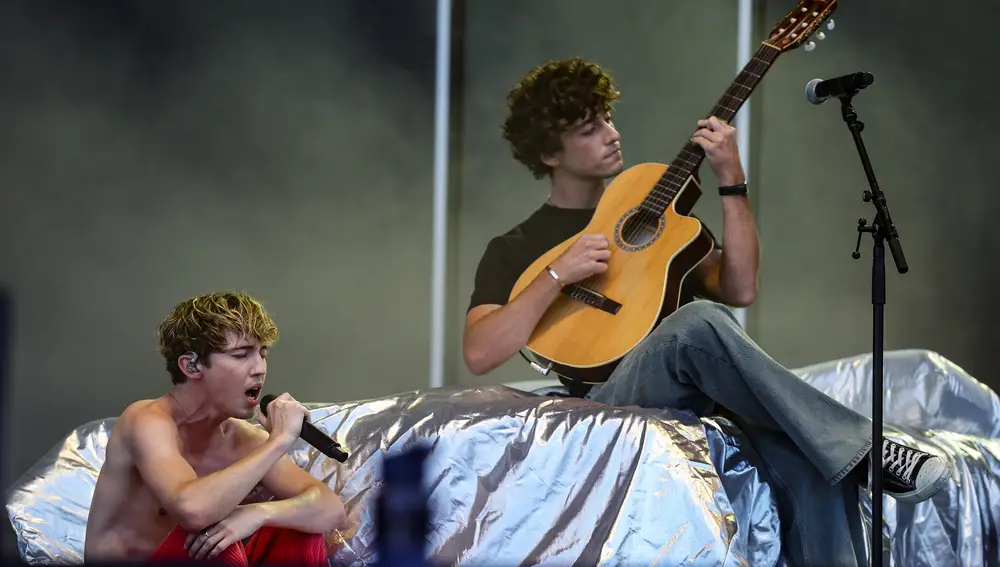 Troye Sivan y Guitarricadelafuente