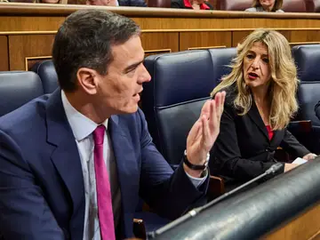 Pedro Sánchez y Yolanda Díaz en una sesión de control del Gobierno, en el Congreso. Pedro Sánchez y Yolanda Díaz en una sesión de control del Gobierno, en el Congreso.