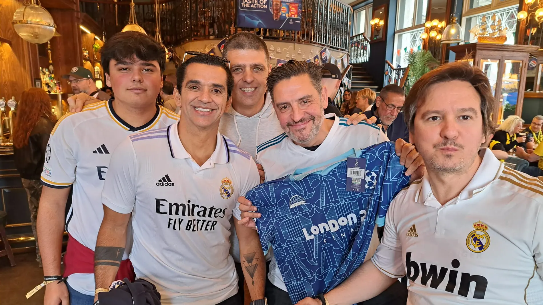 El grupo de amigos, antes de la gran final