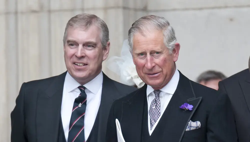 El príncipe Andrés y Carlos III de Inglaterra