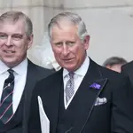 El príncipe Andrés y Carlos III de Inglaterra
