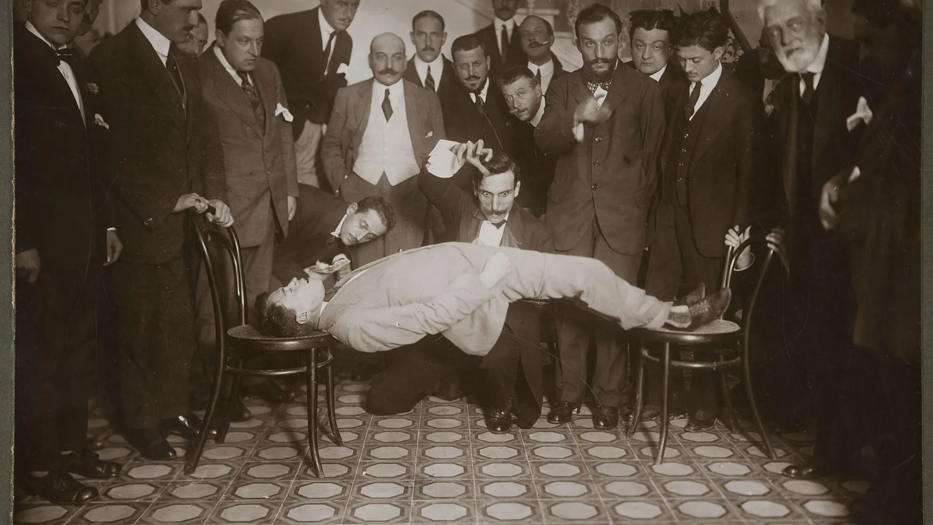 Imagen de época de uno de los hipnotizadores