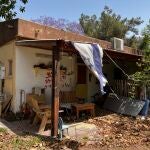 Uno de los hogares del kibutz Nir Oz arrasado por los militantes de Hamás