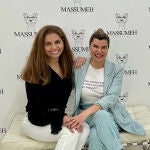 Nasrin Zhiyan y Mónica Regueiro en Massumeh