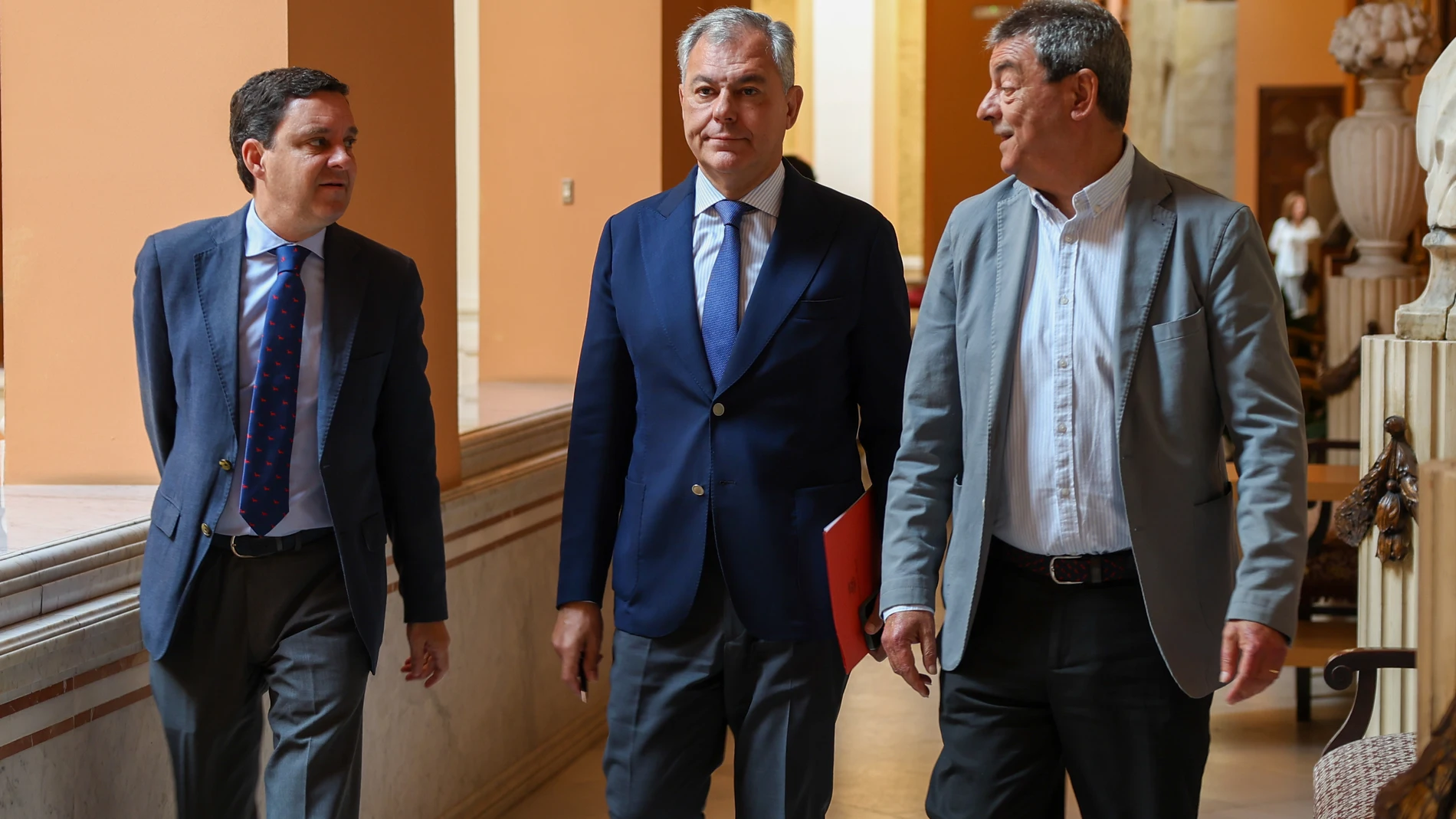 Sanz tendrá presupuesto para desbloquear Sevilla