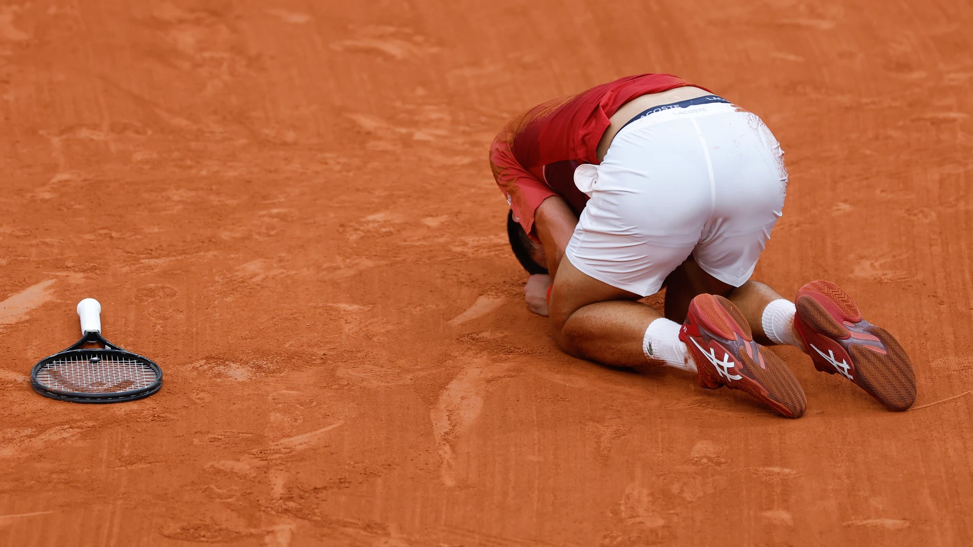 Serbia's Novak Djokovic slipped and fell during his fourth round match of the French Open tennis tournament against Argentina's Francisco Cerundolo at the Roland Garros stadium in Paris, Monday, June 3, 2024. (AP Photo/Jean-Francois Badias)