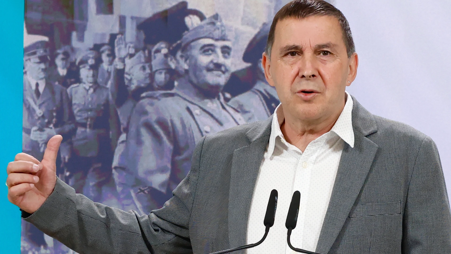GRAFCAV3309. SAN SEBASTIÁN (ESPAÑA), 03/06/2024.- El coordinador general de EH Bildu, Arnaldo Otegi, comparece ante los medios de comunicación, hoy lunes en San Sebastián, para referirse a las próximas elecciones europeas. EFE/Javi Colmenero.