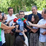 Bolaños visita la Feria del Libro en el Parque de El Retiro 