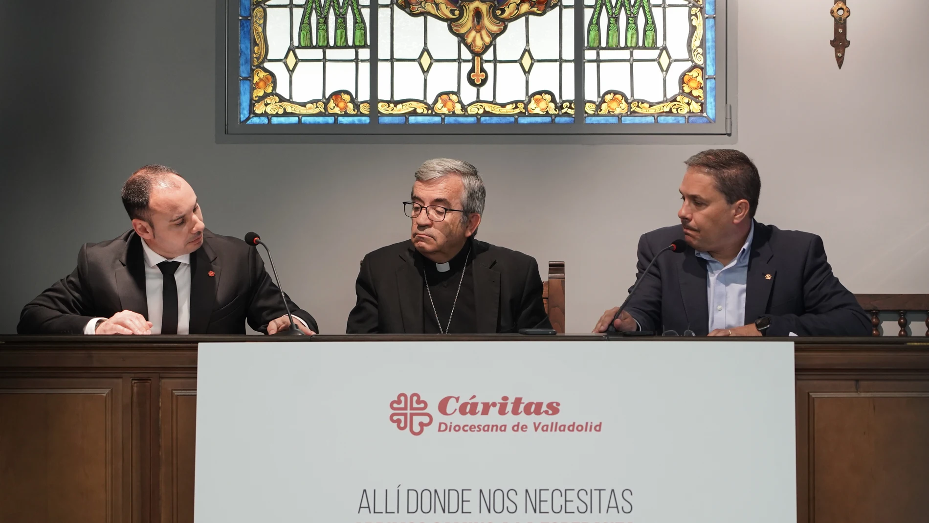El arzobispo de la Archidiócesis de Valladolid, Luis Argüello; el delegado episcopal de Cáritas Diocesana de Valladolid, José Colinas; y el director de Cáritas Diocesana de Valladolid, Guenther, presentan su memoria correspondiente al año 2023 Eduardo Boelhoff