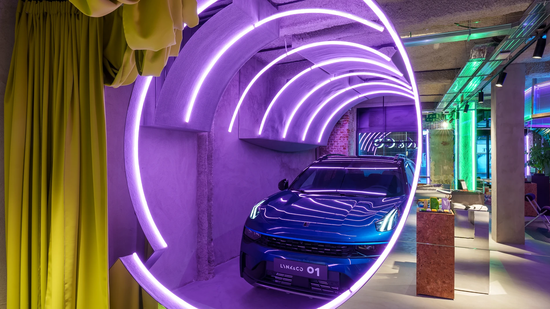 Lynk&Co abre un nuevo club en la Gran Vía madrileña
