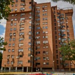 Bloques de edificios situados en la calle Cullera 14 en el barrio madrileño de Lucero donde sus vecinos se que