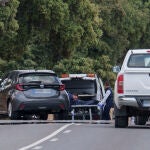  Momento del levantamiento del cadáver tras el asesinato a tiros este martes, en la carretera junto a un restaurante del distrito madrileño de Fuencarral-El Pardo, de Borja Villacís, hermano de la exvicealcaldesa de la capital y exdirigente de Ciudadanos, Begoña Villacís
