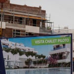Obras de construcción de viviendas en Somosierra.