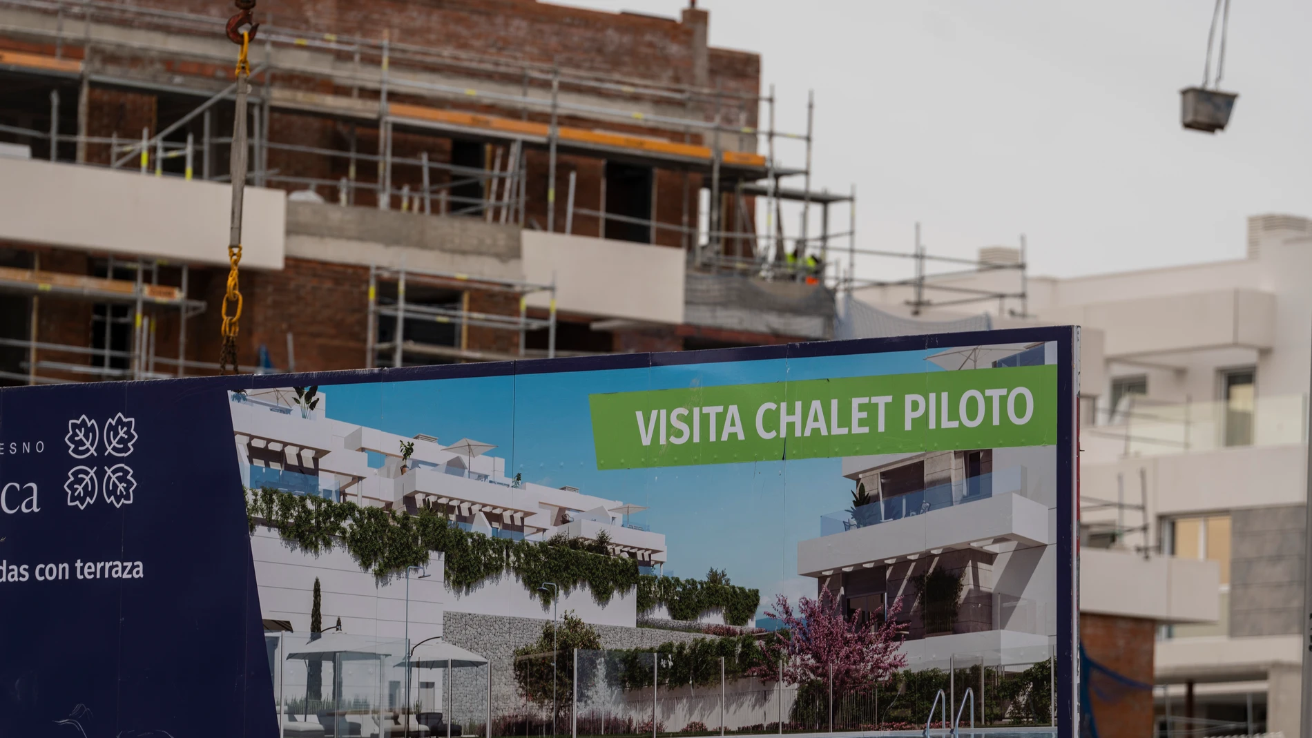 Obras de construcción de viviendas en Somosierra.