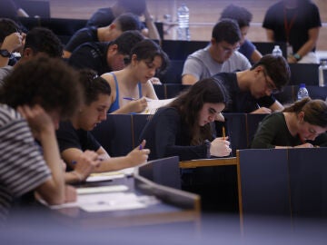 Más de 42.000 estudiantes inician la Selectividad en Catalunya 
