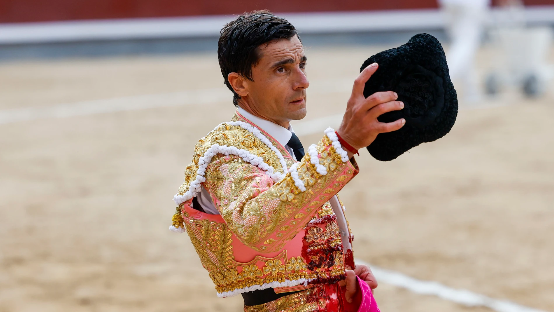 ***VERSIÓN CORREGIDA***MADRID, 05/06/2024.- El diestro Paco Ureña durante la Corrida de la Asociación de la Prensa dentro de la Feria de San Isidro, este miércoles en la plaza de toros de Las Ventas en Madrid. EFE/JuanJo Martín