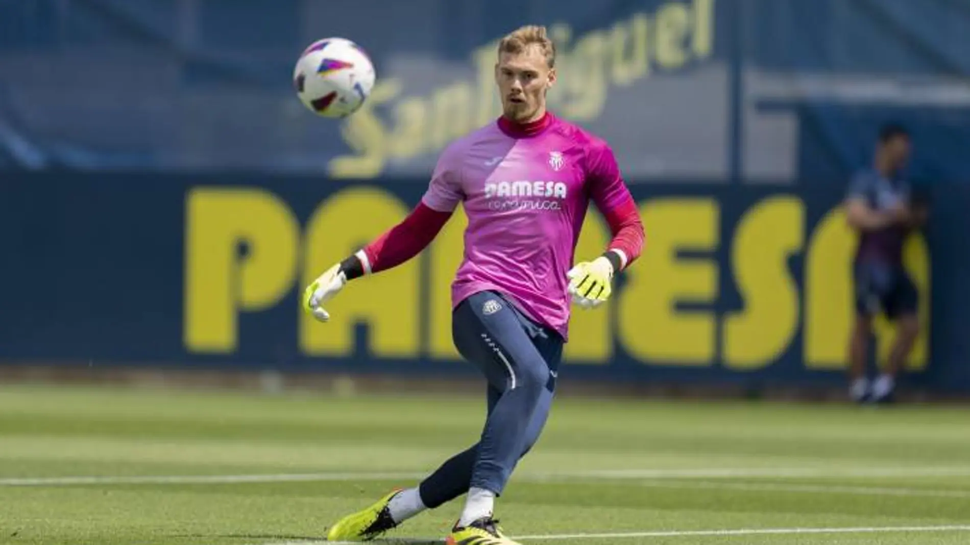 Filip Jörgensen con el Villarreal