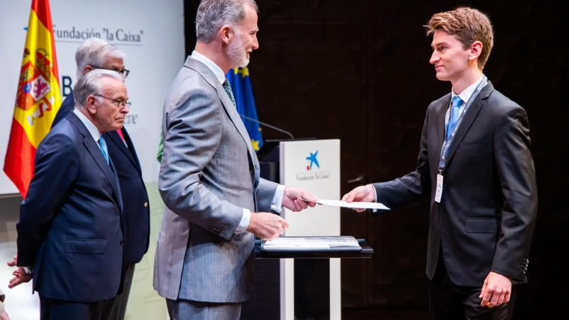 El Rey entrega las becas de posgrado de Fundación «la Caixa»